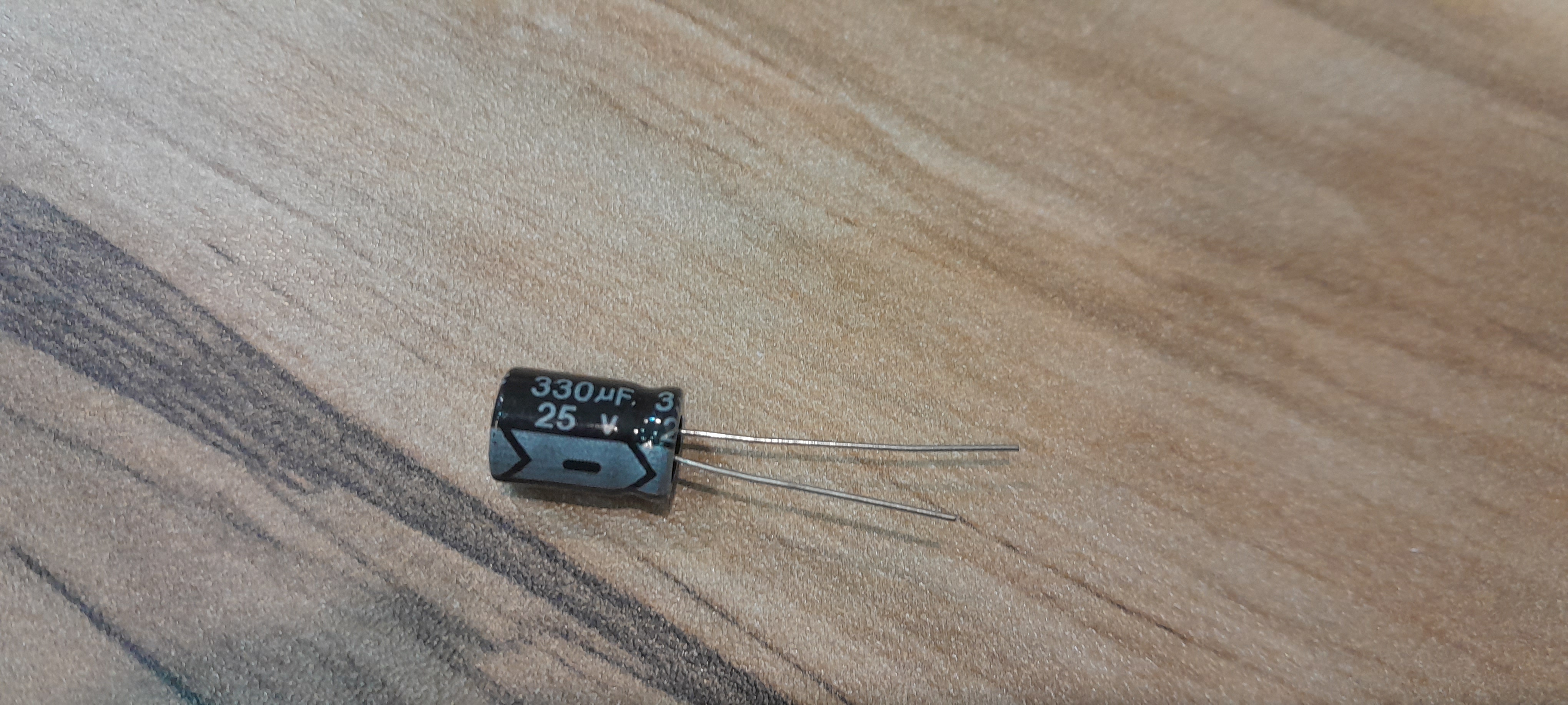 خازن الکترولیت ۳۳۰/۲۵ Jwco